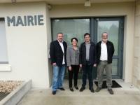 Le bureau de gauche à droite  : Christophe LACOFFRETTE (2ème adjoint) Marie Claire BRISSEZ (3ème adjoint) Camille de PAUL (maire) Jean CARSOULE (1er adjoint)